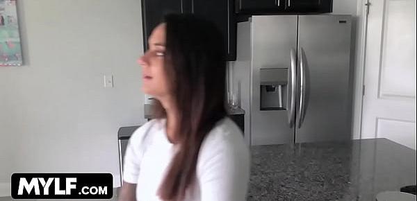  Fucking My Stepmom Alexis Zara While She Is In Hurry